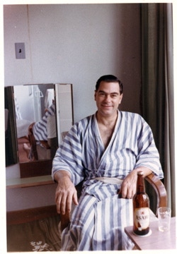 Stn in Yukata having a beeru  in Hotel in Japan 